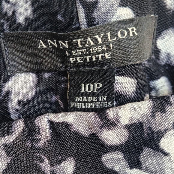 Ann Taylor Petite Large Black White Floral Pants - Picture 5 of 6